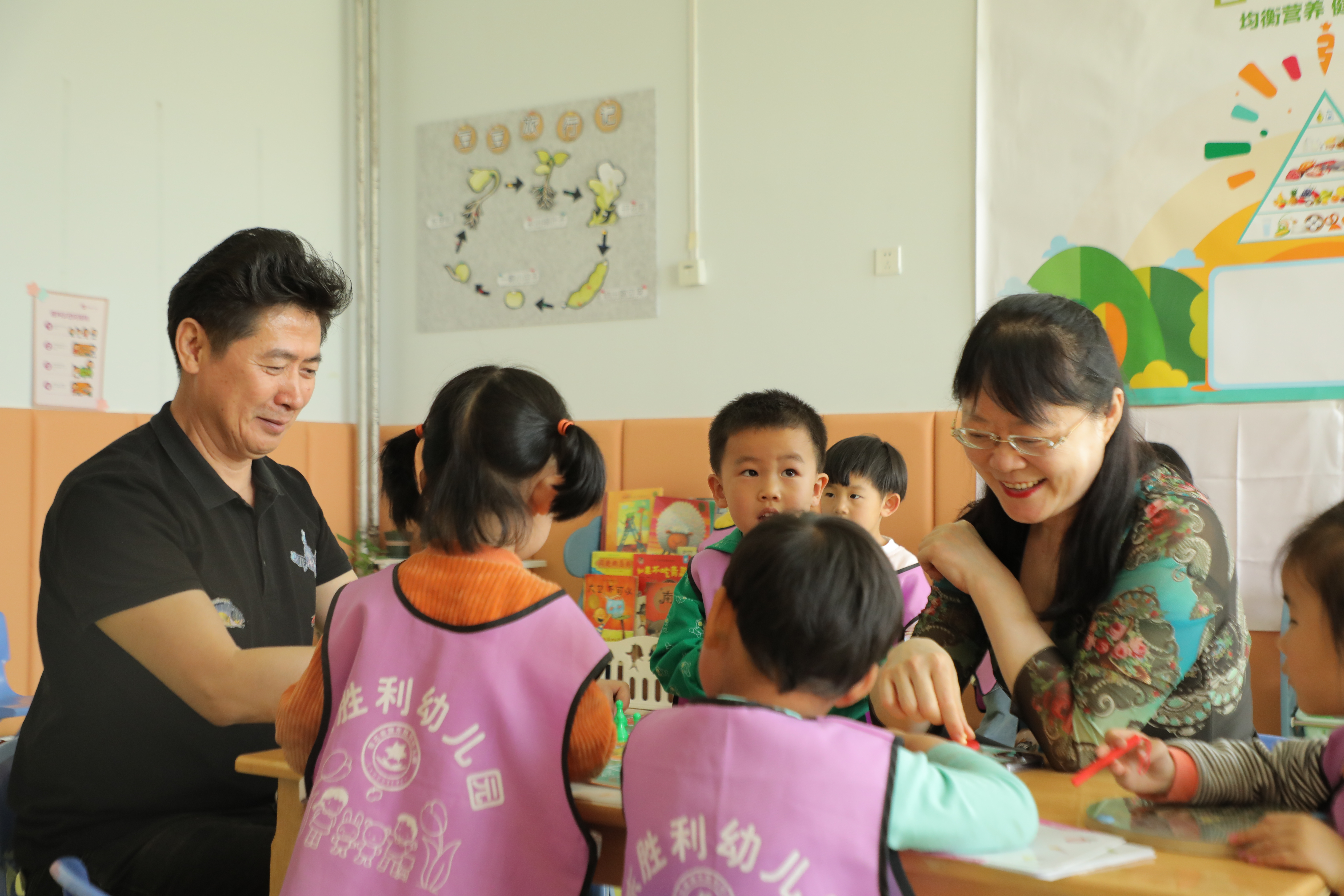 王成安 尹建平伉俪爱心回访 - 图片1