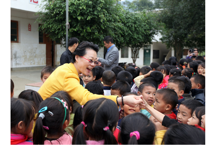 王成安 尹建平伉俪爱心回访 - 图片7