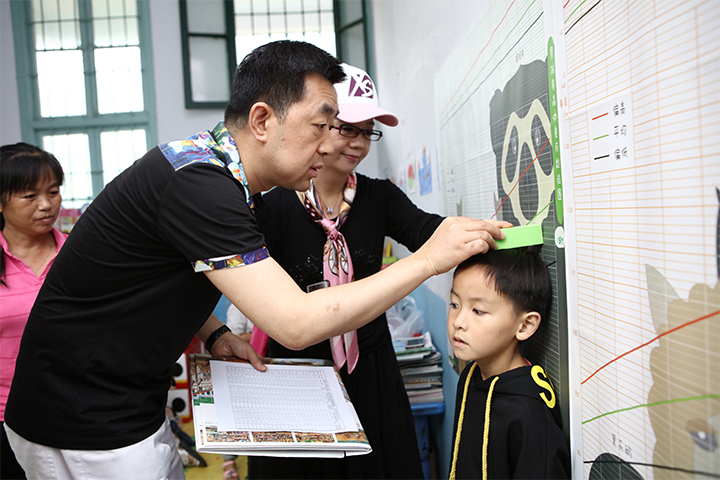 周帆扬 郑新清伉俪爱心回访 - 图片1