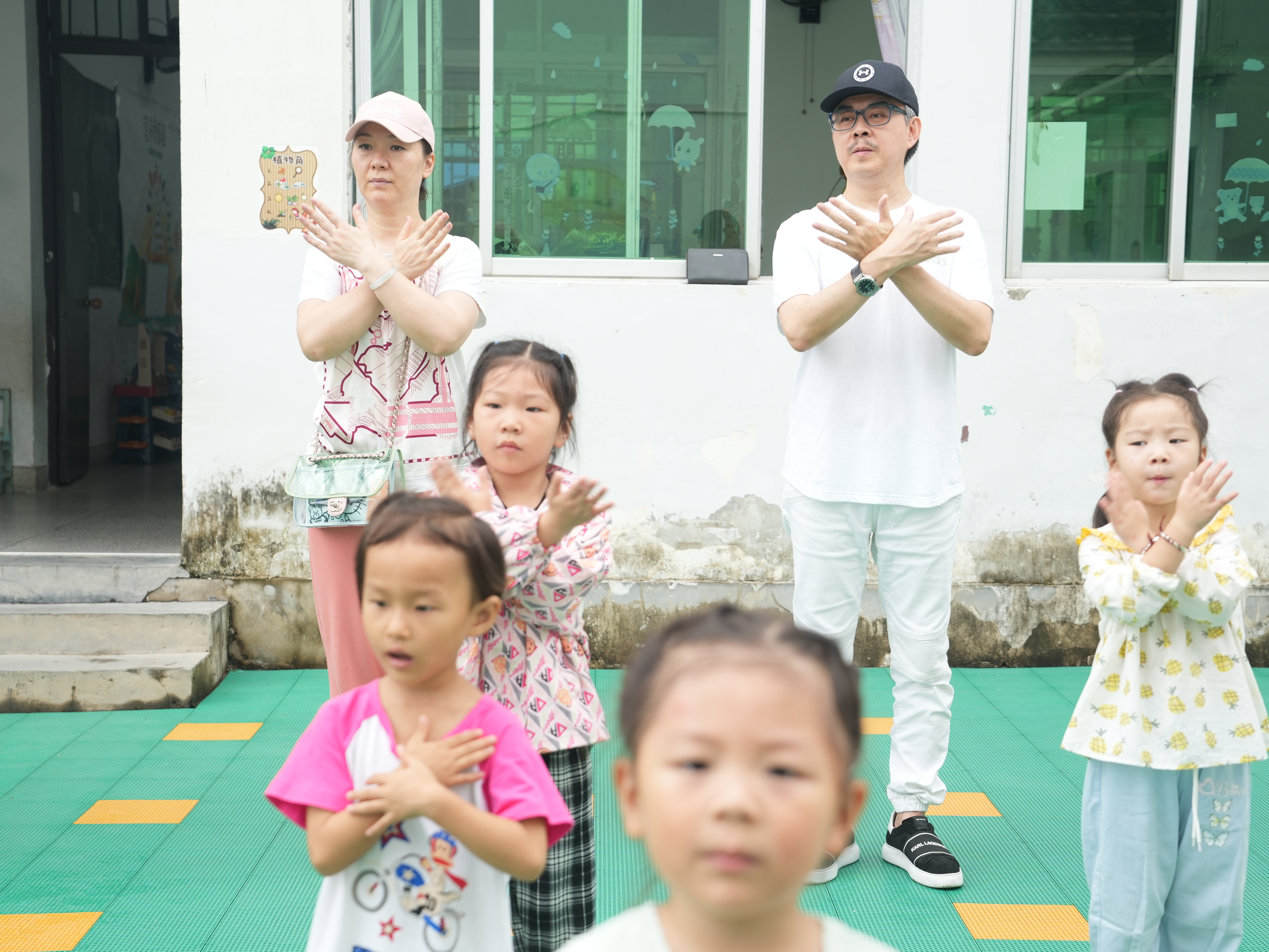 刘德沛 金梅伉俪爱心回访 - 图片1