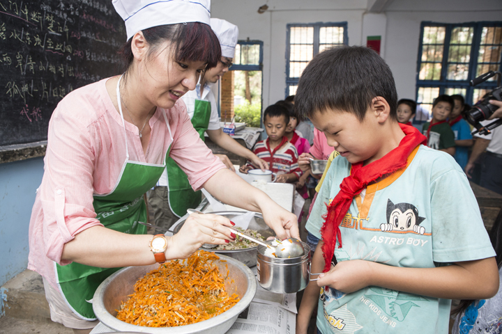 刘德沛 金梅伉俪爱心回访 - 图片13