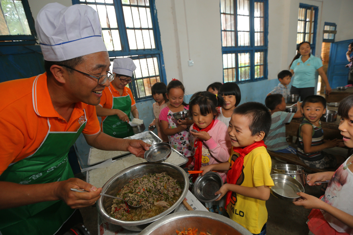 刘红 狄晋伉俪爱心回访 - 图片4