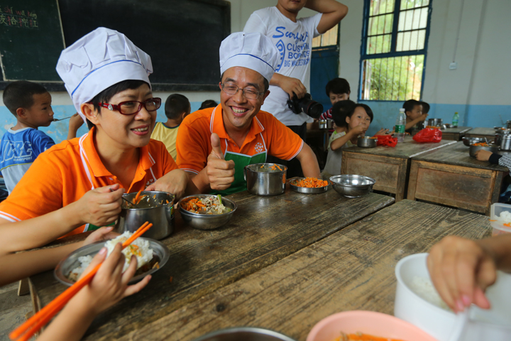 刘红 狄晋伉俪爱心回访 - 图片5