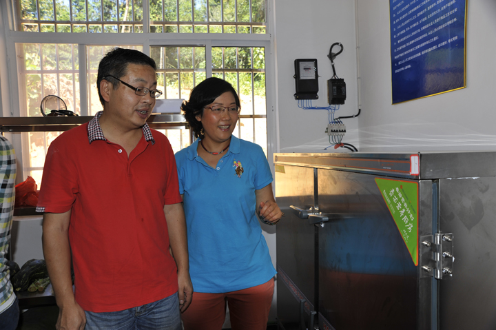 刘艺 周朝胜伉俪爱心回访 - 图片2