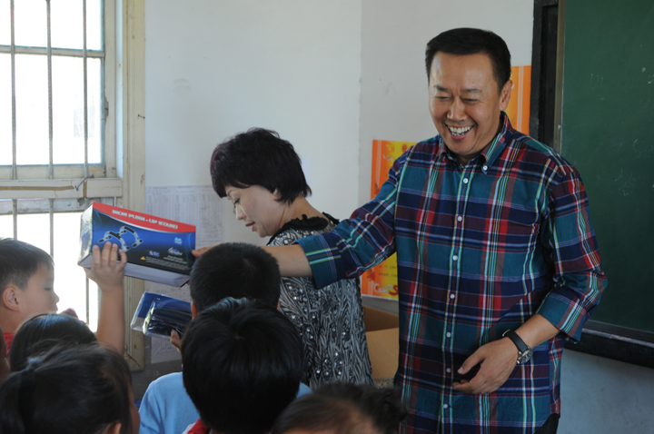 陆永菊 王迎五伉俪爱心回访 - 图片1