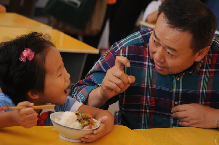 陆永菊 王迎五伉俪爱心回访 - 图片3