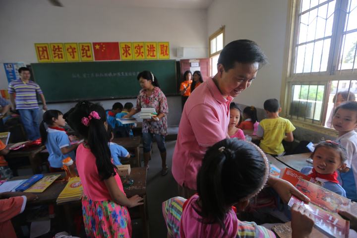 孙东 梁丁苏伉俪爱心回访 - 图片4