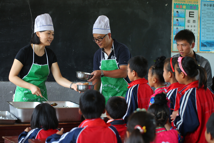 王祥顺 蔺频伉俪爱心回访 - 图片1