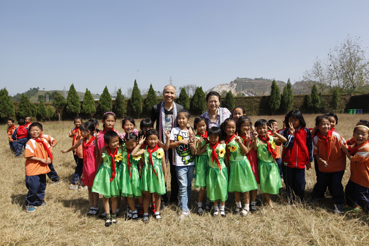 温玲 缪世忠伉俪爱心回访 - 图片2