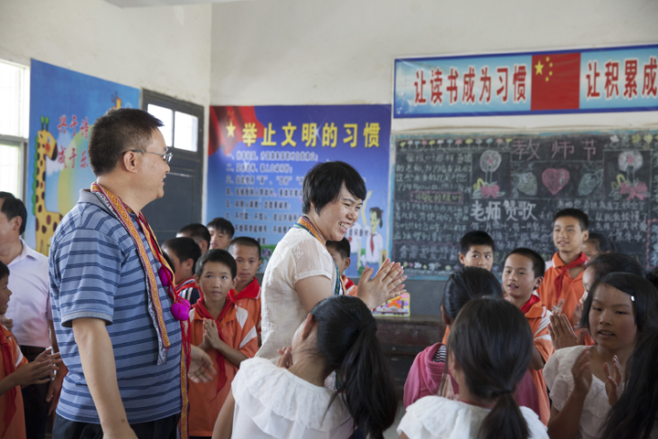 夏斯高 梁伟娟伉俪爱心回访 - 图片3