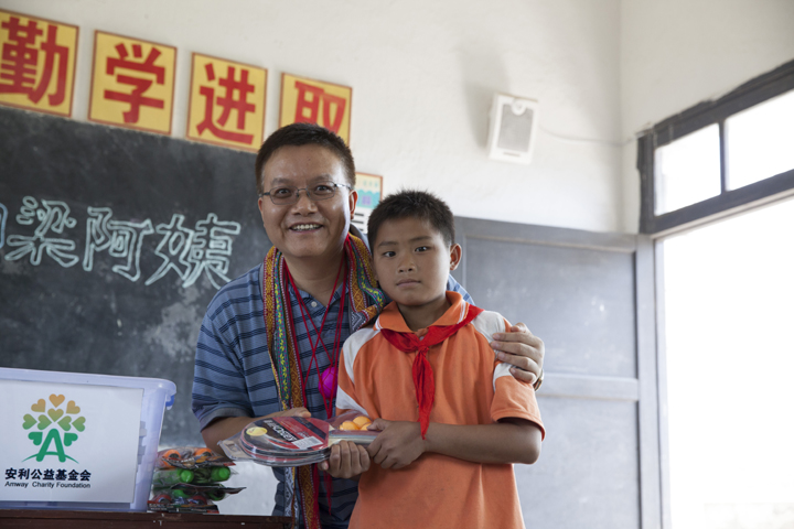 夏斯高 梁伟娟伉俪爱心回访 - 图片5