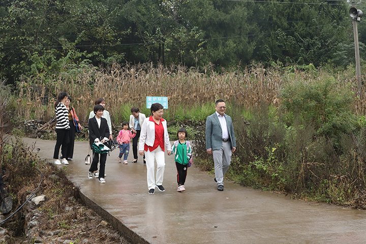 方建华爱心回访 - 图片1