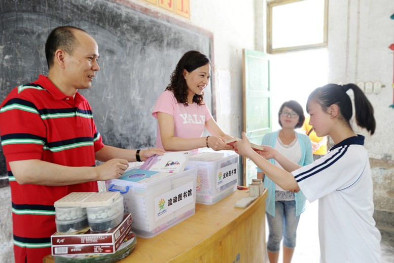 连敏 徐小敏伉俪爱心回访 - 图片3