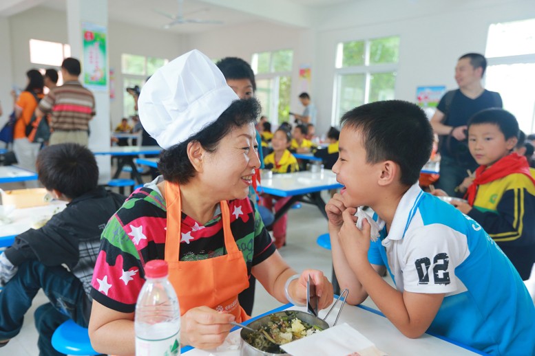 卢宪新 卜范芝伉俪爱心回访 - 图片2