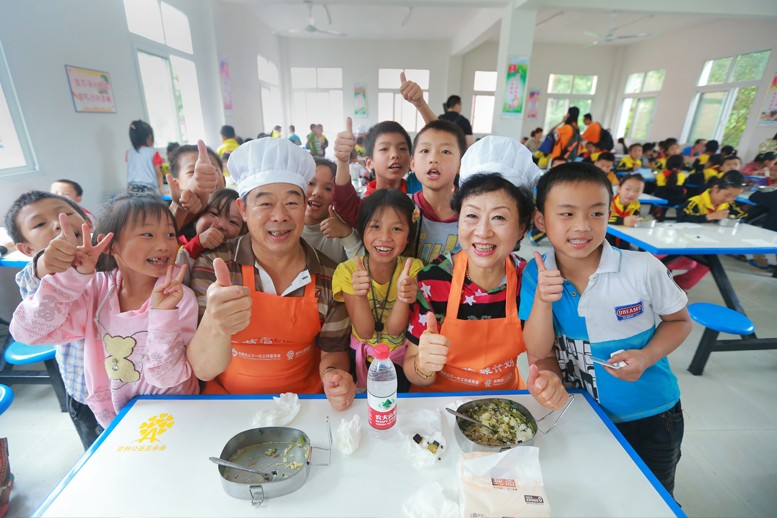 卢宪新 卜范芝伉俪爱心回访 - 图片5