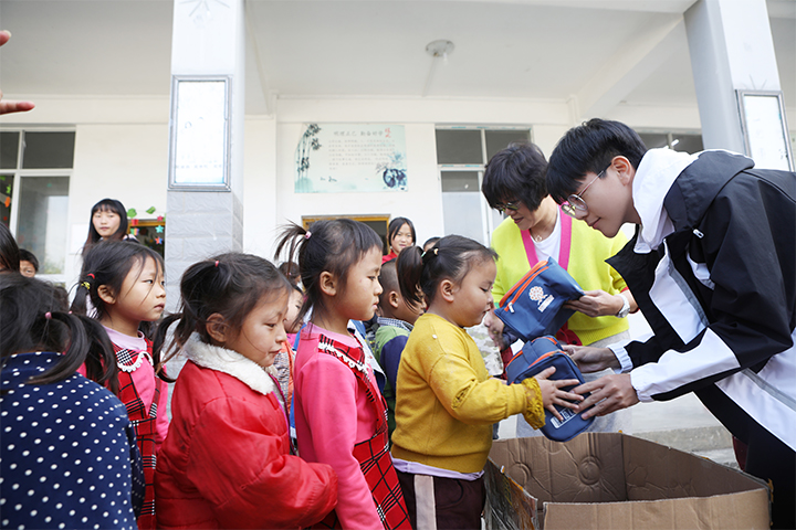 毛忠 王寒茹爱心回访 - 图片6