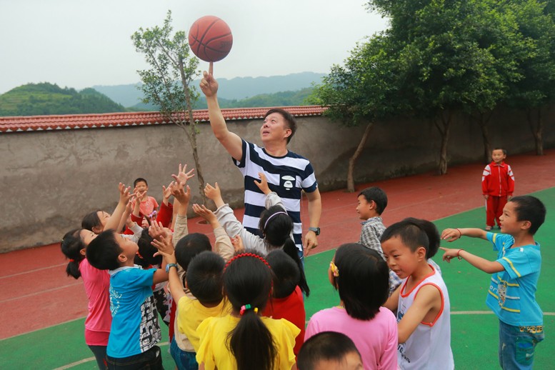 张忆平 孙蕾伉俪爱心回访 - 图片4