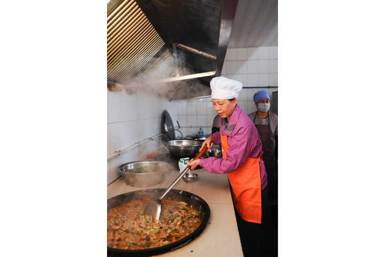 周家莺女士爱心回访 - 图片1