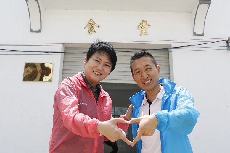 李军、陈忠伉俪爱心回访相册 - 图片1