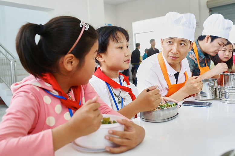 李军、陈忠伉俪爱心回访相册