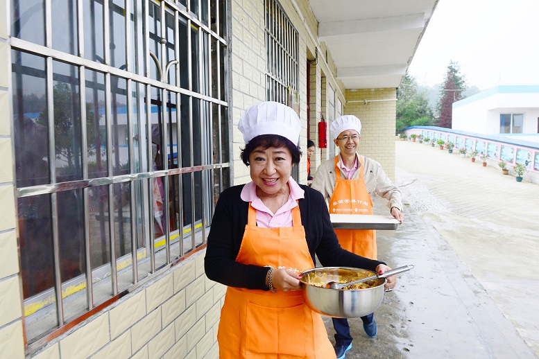 刘成、张金辉伉俪爱心回访相册 - 图片3